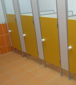 Туалетные перегородки в детском саду, Крым, Евпатория, детский сад на ул. 9 Мая, застройщик - компания Консоль